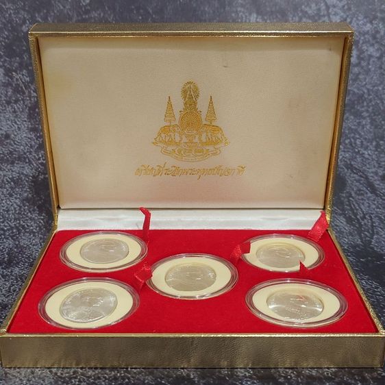 เหรียญพระพุทธปัญจภาคี เนื้อเงิน พิมพ์ใหญ่ ที่ระลึกพระราชพิธีกาญจนาภิเษก ในหลวงรัชกาลที่9 ปี พ.ศ.2539. รูปที่ 2