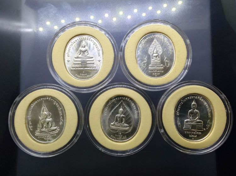 เหรียญพระพุทธปัญจภาคี เนื้อเงิน พิมพ์ใหญ่ ที่ระลึกพระราชพิธีกาญจนาภิเษก ในหลวงรัชกาลที่9 ปี พ.ศ.2539. รูปที่ 4