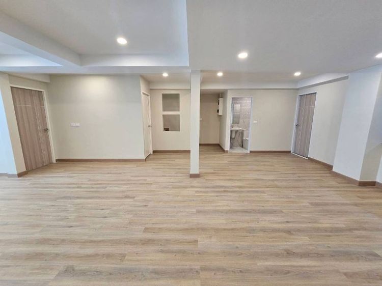 ให้เช่าทาวน์เฮ้าส์ / โฮมออฟฟิศ สุขุมวิท 71 (ปรีดีพนมยงค์ 42) Townhouse / Home Office for Rent,  Sukhumvit 71 (Pridi Banomyong 42) furnished