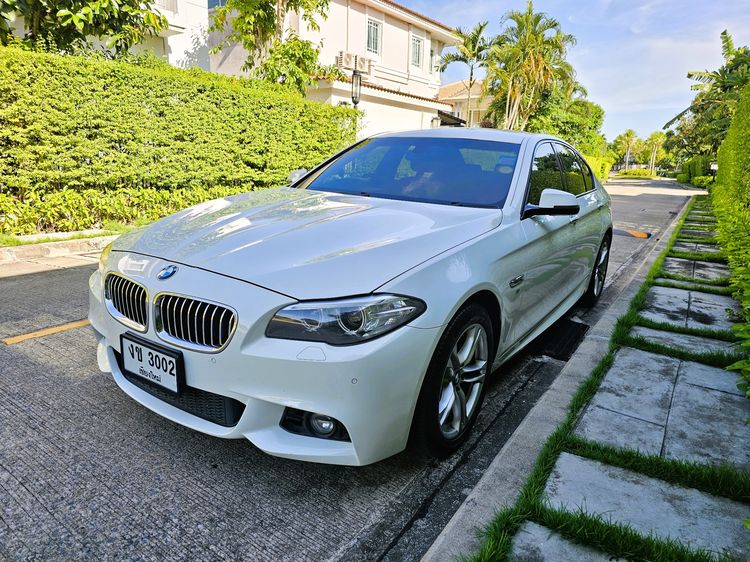 รถ BMW Series 5 520d สี ขาว
