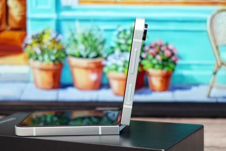สมาร์ทโฟน Samsung Galaxy Z Flip6 (12+512GB) Light green 5G พับจอได้ เครื่องสวย พร้อมใช้งาน ขายเพียง 11,900.- เท่านั้น รูปที่ 10