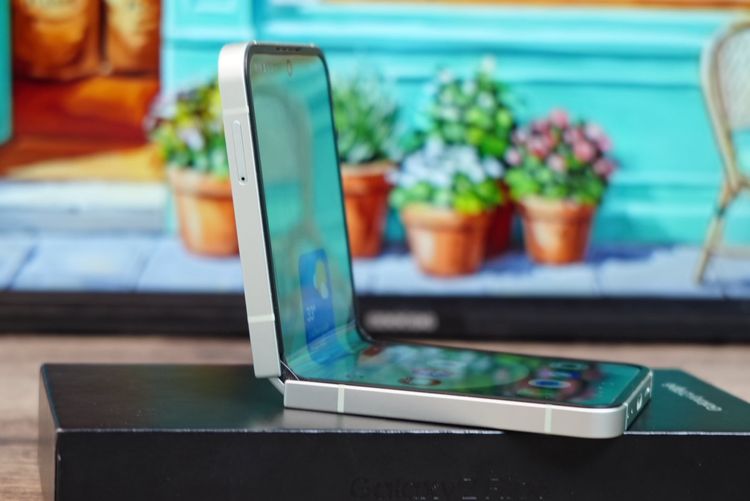 สมาร์ทโฟน Samsung Galaxy Z Flip6 (12+512GB) Light green 5G พับจอได้ เครื่องสวย พร้อมใช้งาน ขายเพียง 11,900.- เท่านั้น รูปที่ 11