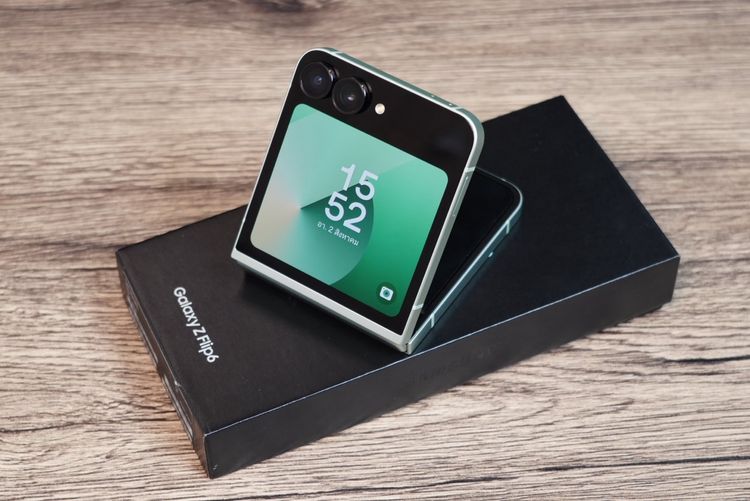 สมาร์ทโฟน Samsung Galaxy Z Flip6 (12+512GB) Light green 5G พับจอได้ เครื่องสวย พร้อมใช้งาน ขายเพียง 11,900.- เท่านั้น รูปที่ 8