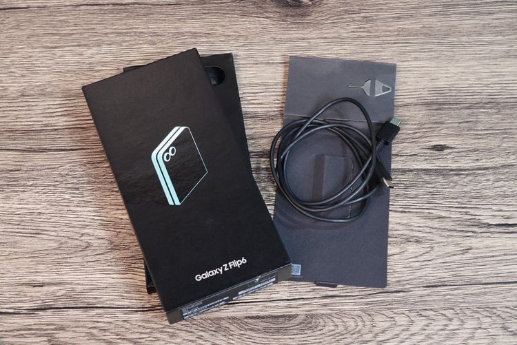 สมาร์ทโฟน Samsung Galaxy Z Flip6 (12+512GB) Light green 5G พับจอได้ เครื่องสวย พร้อมใช้งาน ขายเพียง 11,900.- เท่านั้น รูปที่ 14