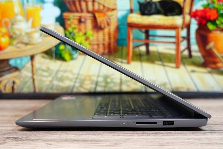 Lenovo IdeaPad Slim 3 Ryzen 3-7320U Ram8 SSD512GB จอ15.6 FHD IPS สเปคดีทำงานเก่ง จอใหญ่มีแป้นตัวเลขแยก ดีไซน์บางเบา ขายเพียง 11,900.-เท่านั้ รูปที่ 6