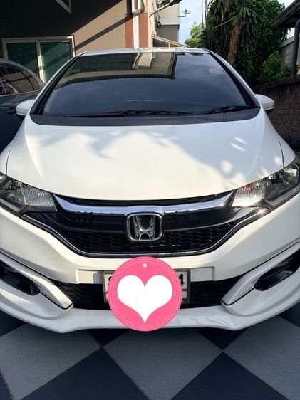รถ Honda Jazz 1.5 V สี ขาว