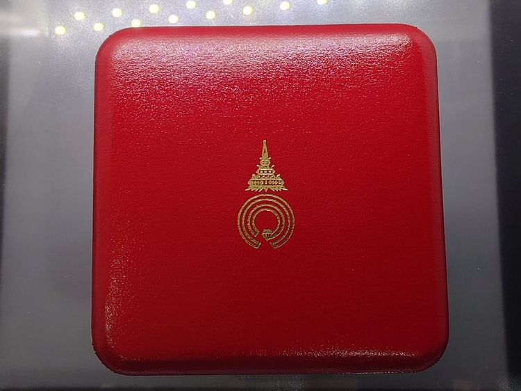 เหรียญเงินขัดเงา ฉลองพระชนมายุ 6 รอบ สมเด็จพระเจ้าพี่นางเธอ เจ้าฟ้ากัลยาณิวัฒนา พ.ศ.2550 พร้อมกล่องเดิม รูปที่ 8