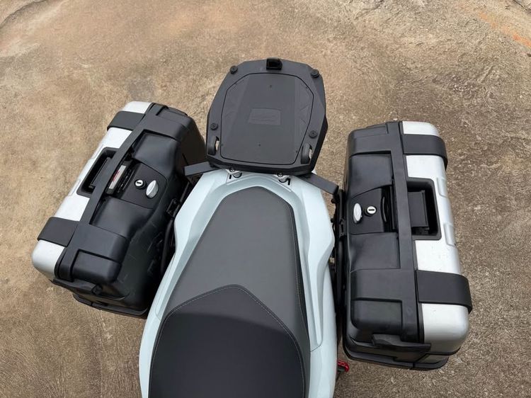 2 rear moto box GIVI trekker รูปที่ 5