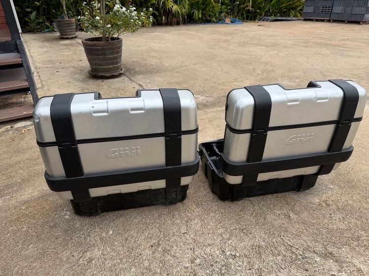 2 rear moto box GIVI trekker รูปที่ 3