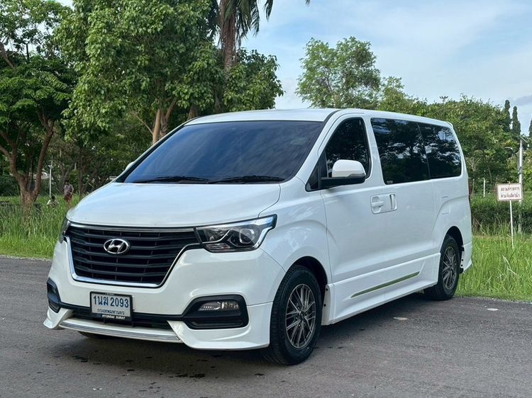 Hyundai H-1  2022 2.5 Elite Van ดีเซล ไม่ติดแก๊ส เกียร์ธรรมดา เทา รูปที่ 3