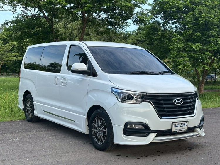 Hyundai H-1  2022 2.5 Elite Van ดีเซล ไม่ติดแก๊ส เกียร์ธรรมดา เทา รูปที่ 2
