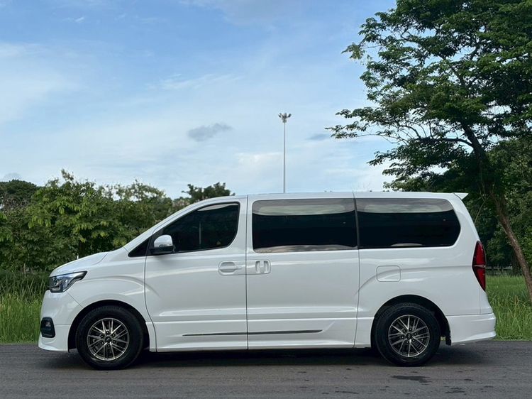 Hyundai H-1  2022 2.5 Elite Van ดีเซล ไม่ติดแก๊ส เกียร์ธรรมดา เทา รูปที่ 4