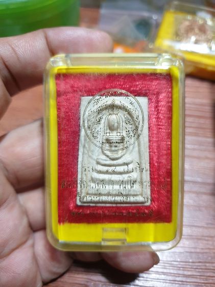 สมเด็จวัดระฆัง รุ่น 214 ปีเกิด พิมพ์ทรงนิยม เกศทะลุซุ้ม พร้อมกล่องตราวัดระฆัง ปี พ.ศ.2545 พิธีใหญ่(หลวงปู่หมุน ร่วมพิธีพุทธาภิเษก) พระแท้สวยตามรูป รูปที่ 12