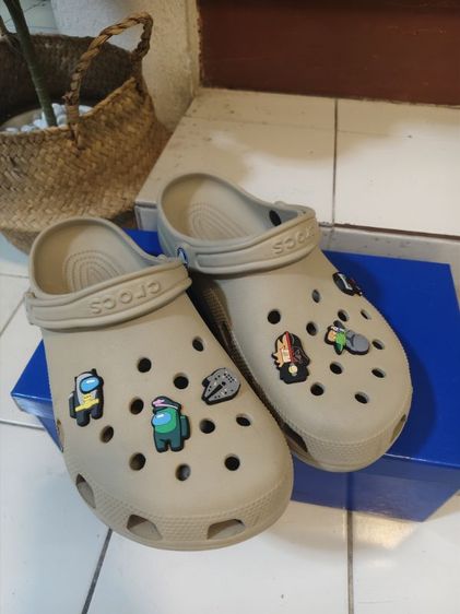 รองเท้า crocs classic แท้ สภาพใหม่มาก ใช้งานน้อยมาก size m9w11 พื้นเต็มๆ
