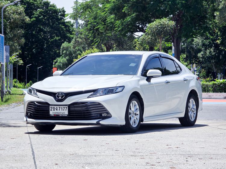 รถ Toyota Camry 2.0 G สี ขาว