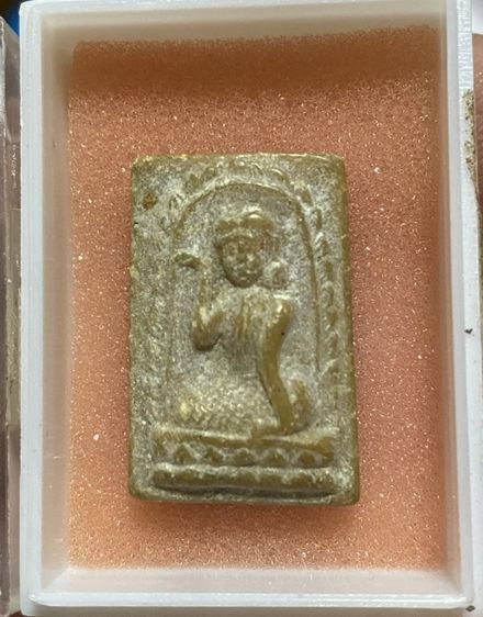 นางกวักมหาลาภ เนื้อผงน้ำมัน หลังปั๊ม "วัดพระศรีสรรเพชญ์ ส.พ." ปี 2510-2511