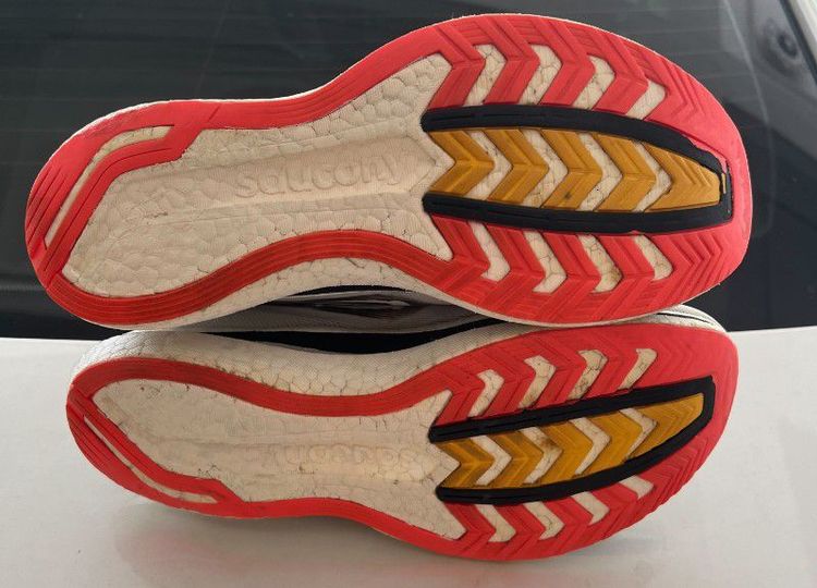 ขายถูก Saucony Endorphin Speed 3 size 40.5-255cm ของแท้ สภาพสวย เบามาก ใส่นิ่มสบาย รูปที่ 13