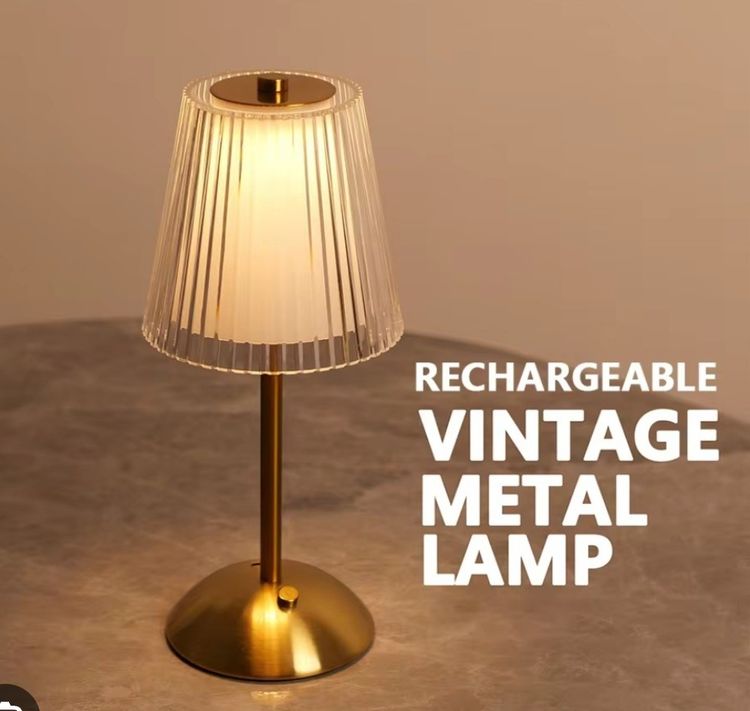 โคมไฟตั้งโต๊ะคริสตัล LED แบบไร้สาย (Cordless Crystal Table Lamp)