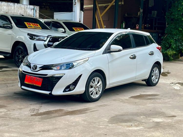 รถ Toyota Yaris 1.2 G สี ขาว
