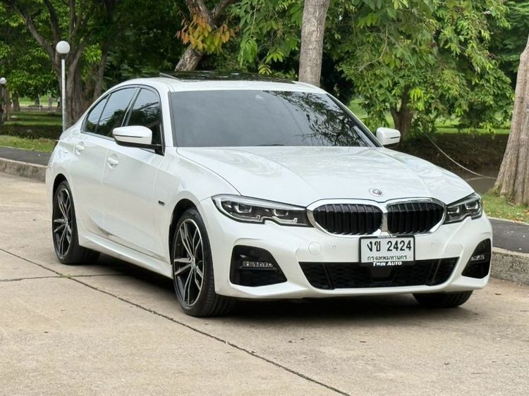 รถ BMW Series 3 330e สี ขาว