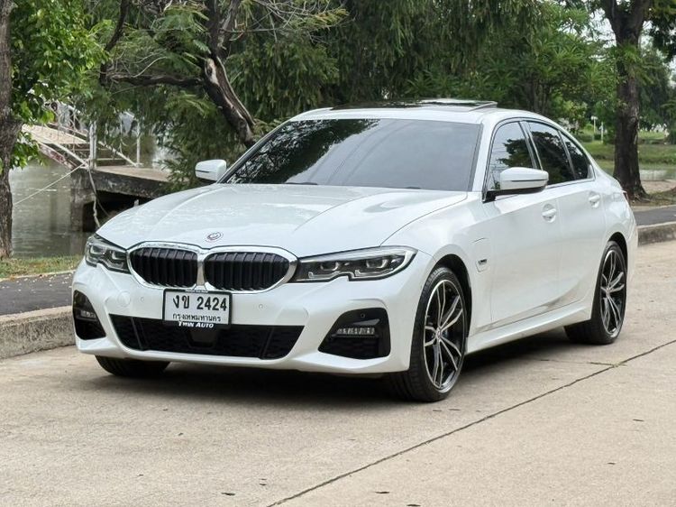 BMW Series 3 2022 330e Sedan เบนซิน ไม่ติดแก๊ส เกียร์อัตโนมัติ ขาว รูปที่ 3