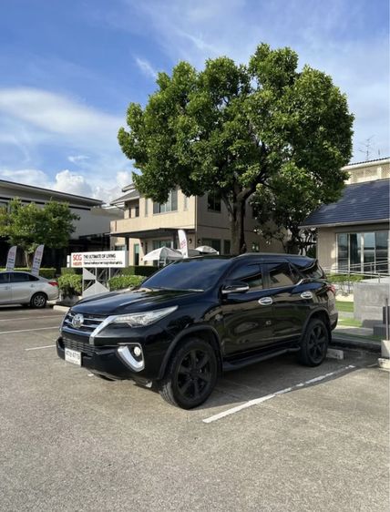 รถ Toyota Fortuner 2.5 V สี ดำ