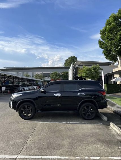 Toyota Fortuner 2015 2.5 V Utility-car ดีเซล เกียร์อัตโนมัติ ดำ รูปที่ 2