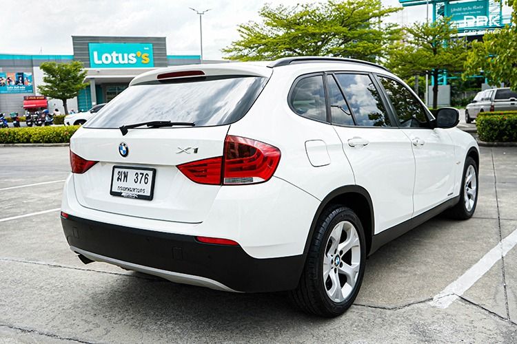 BMW X1 2012 2.0 sDrive18i Utility-car เบนซิน ไม่ติดแก๊ส เกียร์อัตโนมัติ ขาว รูปที่ 4