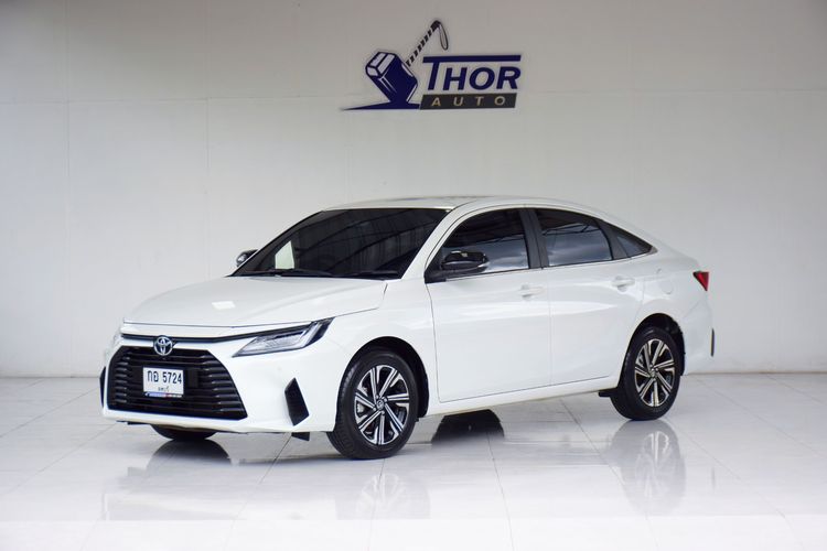 Toyota Yaris ATIV 2025 1.2 Premium Luxury Sedan เบนซิน เกียร์อัตโนมัติ ขาว