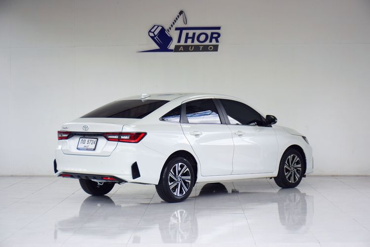 Toyota Yaris ATIV 2025 1.2 Premium Luxury Sedan เบนซิน เกียร์อัตโนมัติ ขาว รูปที่ 3