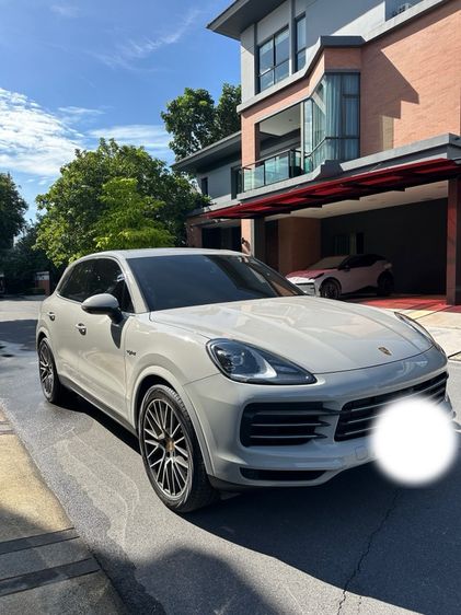 รถ Porsche Cayenne 3.0 E-Hybrid 4WD สี เทา