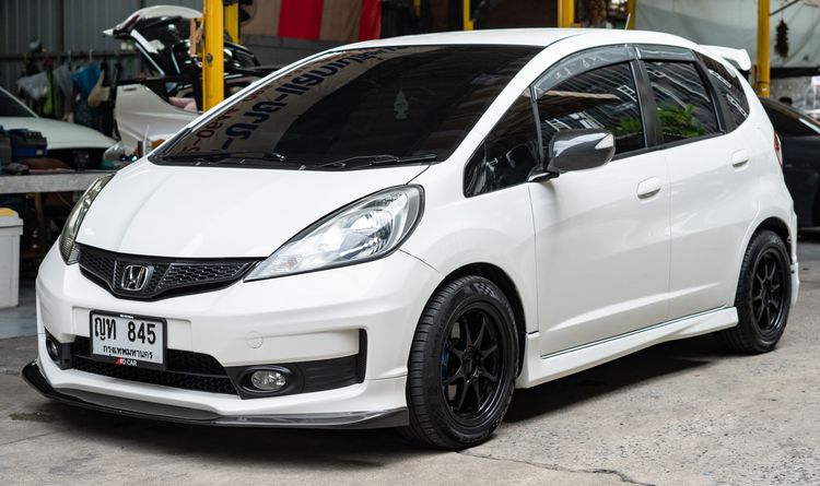 Honda Jazz 2011 1.5 SV i-VTEC Sedan เบนซิน ไม่ติดแก๊ส เกียร์อัตโนมัติ ขาว รูปที่ 2