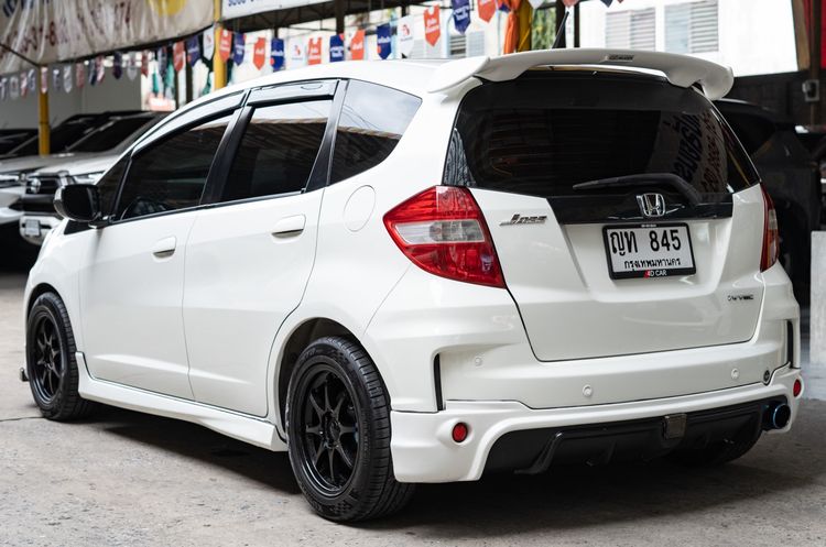 Honda Jazz 2011 1.5 SV i-VTEC Sedan เบนซิน ไม่ติดแก๊ส เกียร์อัตโนมัติ ขาว รูปที่ 3