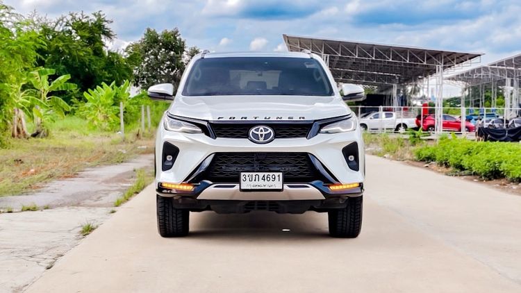 Toyota Fortuner 2022 2.4 Leader G Utility-car ดีเซล ไม่ติดแก๊ส เกียร์อัตโนมัติ ขาว