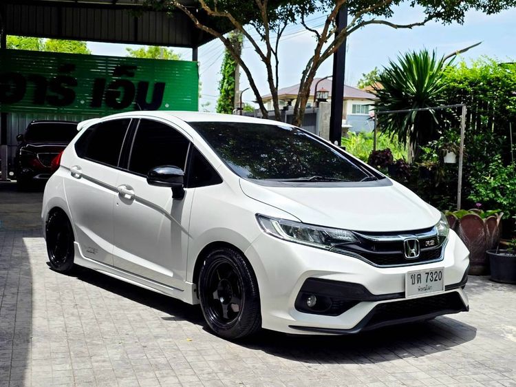 Honda Jazz 2020 1.5 RS i-VTEC Sedan เบนซิน ไม่ติดแก๊ส เกียร์อัตโนมัติ ขาว รูปที่ 3