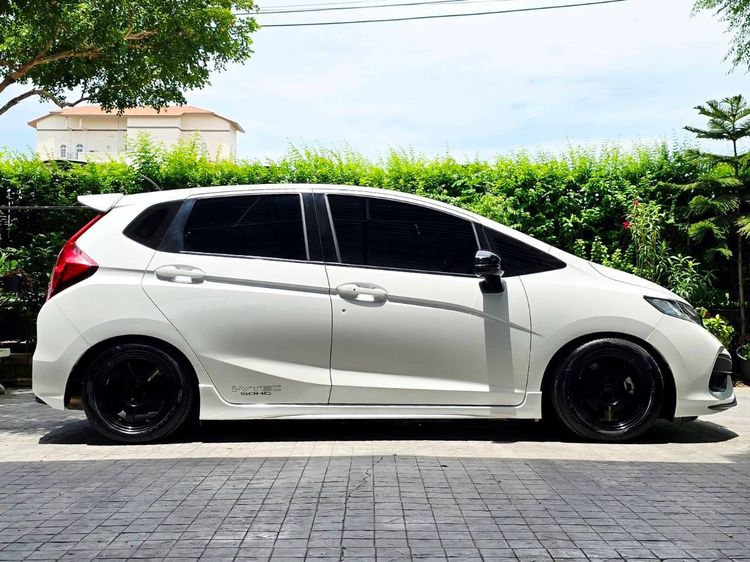 Honda Jazz 2020 1.5 RS i-VTEC Sedan เบนซิน ไม่ติดแก๊ส เกียร์อัตโนมัติ ขาว รูปที่ 4