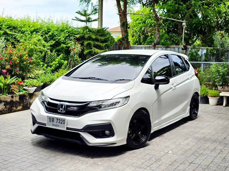 รถ Honda Jazz 1.5 RS i-VTEC สี ขาว