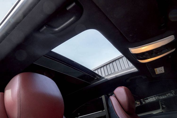 Mercedes-Benz E-Class 2015 E200 Sedan เบนซิน ขาว รูปที่ 2
