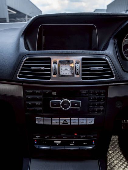 Mercedes-Benz E-Class 2015 E200 Sedan เบนซิน ขาว รูปที่ 3