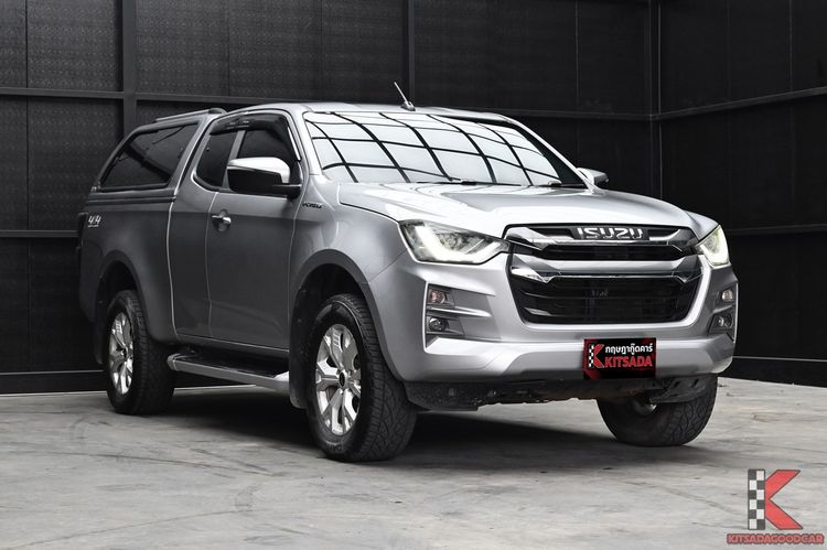 รถ Isuzu D-MAX 3.0 V-Cross Z 4WD สี บรอนซ์เงิน