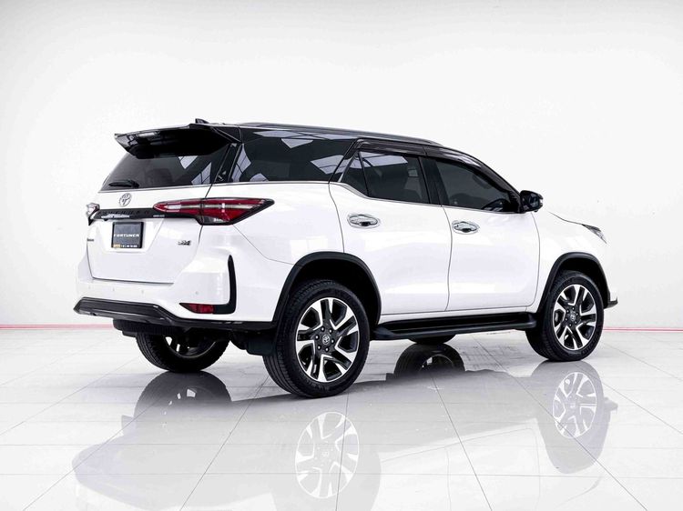 Toyota Fortuner 2021 2.4 Legender Black Top 4WD Utility-car ดีเซล ไม่ติดแก๊ส เกียร์อัตโนมัติ ขาว รูปที่ 4