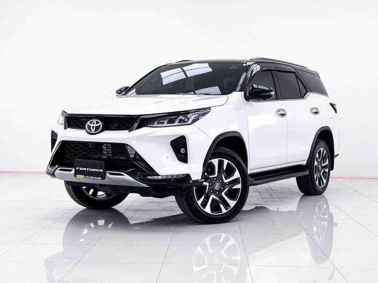 Toyota Fortuner 2021 2.4 Legender Black Top 4WD Utility-car ดีเซล ไม่ติดแก๊ส เกียร์อัตโนมัติ ขาว