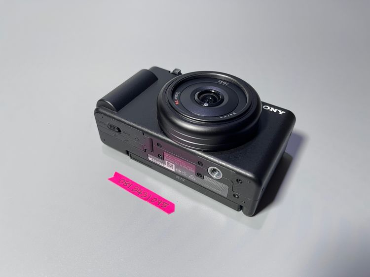 Sony ZV1 F สภาพสวย พร้อมขาตั้งรีโมทสวิทซ์และชุุดชาร์จแบตเตอรี่สำรอง รูปที่ 3