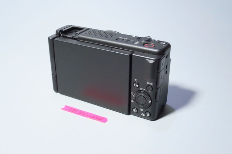 Sony ZV1 F สภาพสวย พร้อมขาตั้งรีโมทสวิทซ์และชุุดชาร์จแบตเตอรี่สำรอง รูปที่ 8