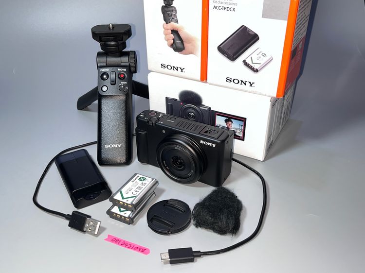 กล้องคอมแพค ไม่กันน้ำ Sony ZV1 F สภาพสวย พร้อมขาตั้งรีโมทสวิทซ์และชุุดชาร์จแบตเตอรี่สำรอง