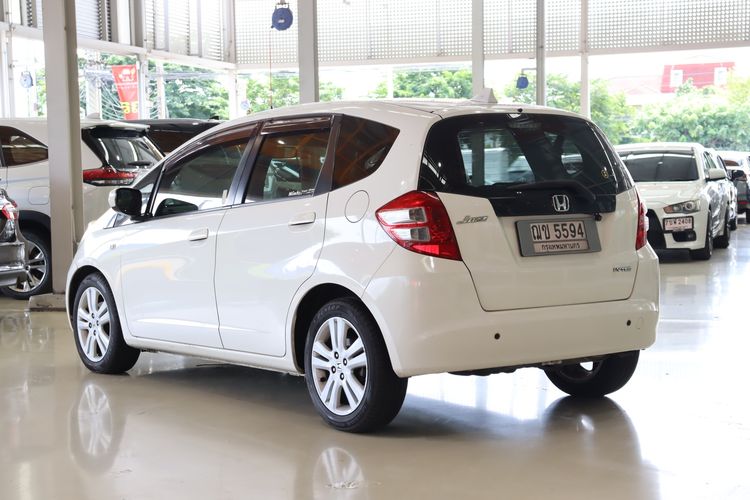 Honda Jazz 2008 1.5 V Sedan เบนซิน ไม่ติดแก๊ส เกียร์อัตโนมัติ ขาว รูปที่ 4