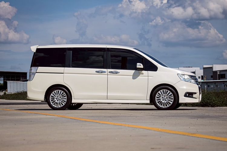 Honda Stepwagon 2013 2.0 JP Van เบนซิน ไม่ติดแก๊ส เกียร์อัตโนมัติ ขาว รูปที่ 4