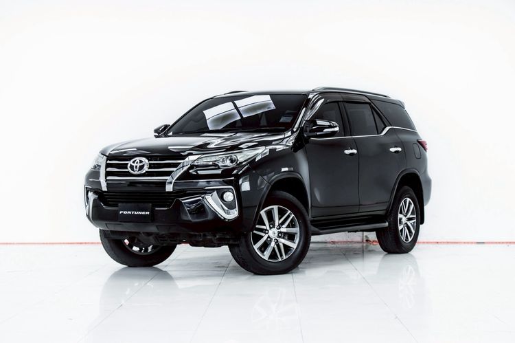 รถ Toyota Fortuner 2.4 V สี ดำ