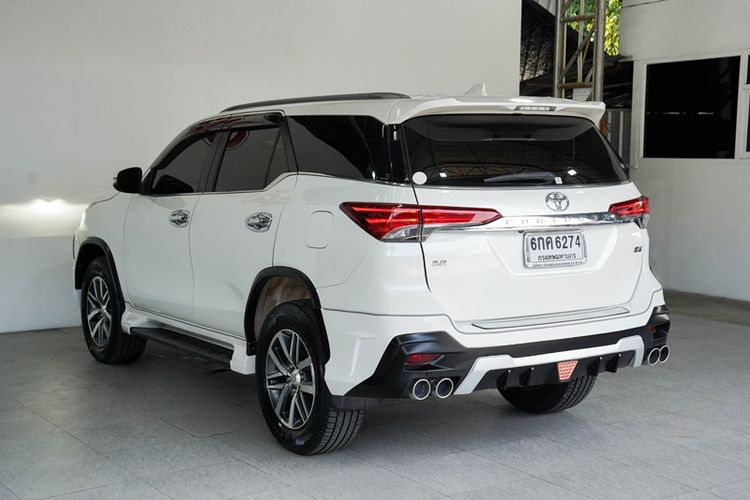 Toyota Fortuner 2016 2.8 V 4WD Utility-car ดีเซล ไม่ติดแก๊ส เกียร์อัตโนมัติ ขาว รูปที่ 4