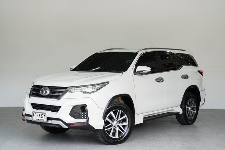 รถ Toyota Fortuner 2.8 V 4WD สี ขาว
